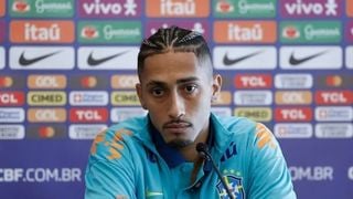 Jogador do Brasil na Copa 2026, Raphinha cortou relação com o próprio pai por conta de dinheiro? Polêmica envolve ainda mulher do jogador; entenda!