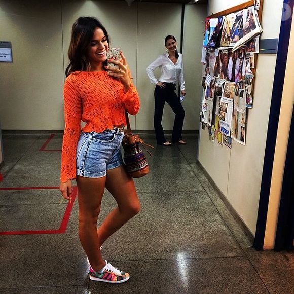 Bruna Marquezine hoje não apenas veste moda, ela faz moda