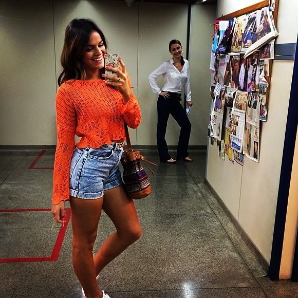 Bruna Marquezine hoje não apenas veste moda, ela faz moda