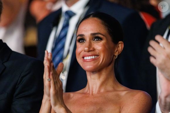 Meghan Markle agora está disposta à uma ideia de reaproximação, de acordo com uma fonte que relatou ao The Mirror.