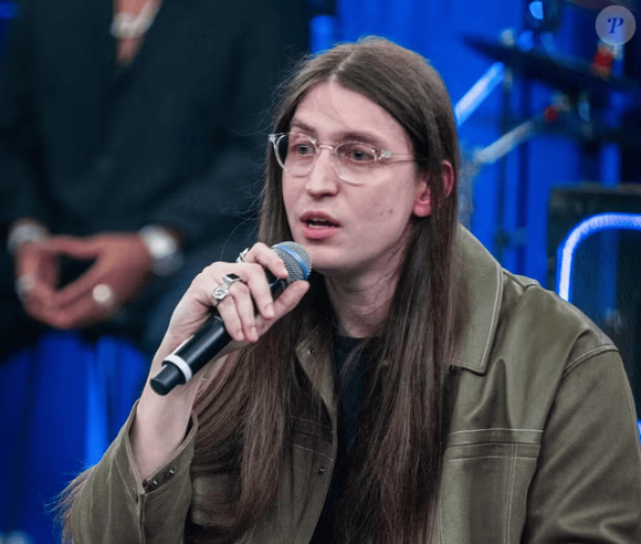 Felca reage às ameaças após denúncia de exploração infantil e dispara no Altas Horas: 'Quem tem que ter medo são eles'