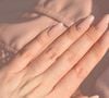 Unhas combinando em vermelho e nude são a escolha perfeita para quem busca uma manicure elegante, sofisticada e atemporal neste verão