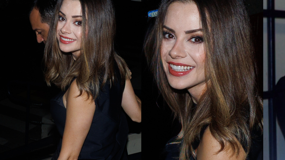 O tempo não passa para ela! Aos 43 anos, Sandy rouba a cena ao lado de Junior Lima e dos pais, Xororó e Noely Lima, em rara aparição; fotos