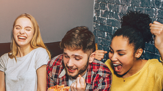 Este é o melhor jogo para você e suas amigas se divertirem na noite de Ano-Novo