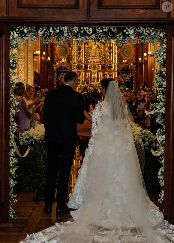 O casamento de Thiago e Geórgia aconteceu na tradicional Paróquia Nossa Senhora do Brasil, no Jardim Paulista, e contou com cerca de 300 convidados