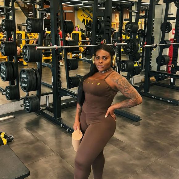 Além de procedimentos estéticos, Jojo Todynho tem feito uma dieta regrada e treinando pesado