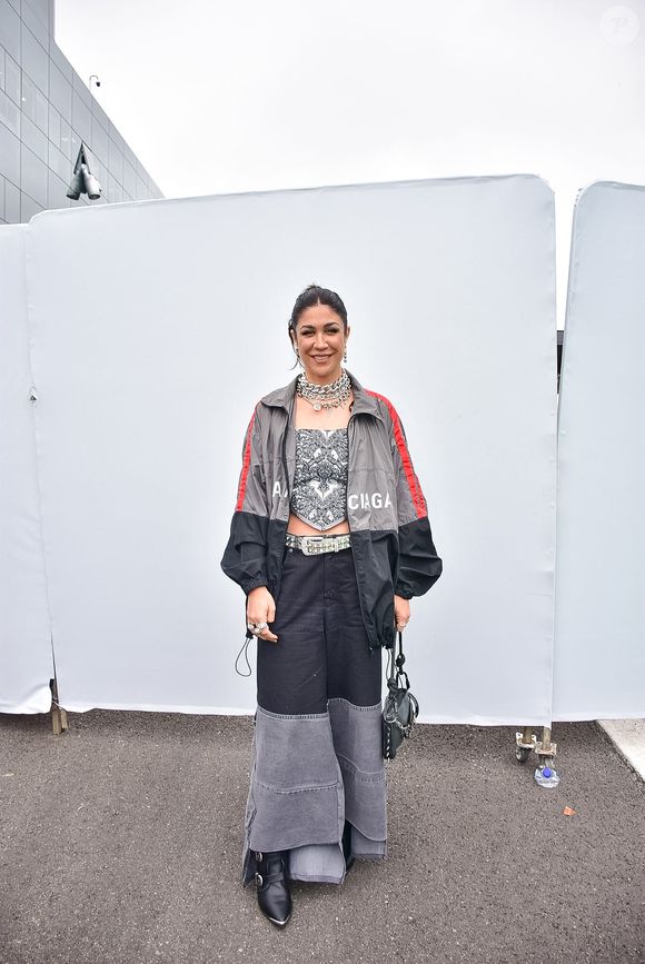 The Town 2025: Foquinha apostou em uma calça com recortes e jaqueta da Balenciaga para o evento