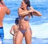 Juliana Paes foi fotografada por um paparazzo na praia da Barra da Tijuca, no Rio de Janeiro