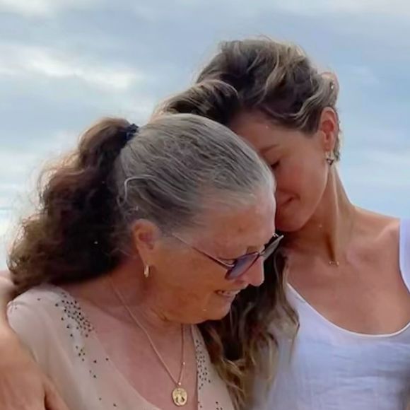 Gisele Bündchen lamentou a falta da mãe, que morreu por complicações de câncer em 2024