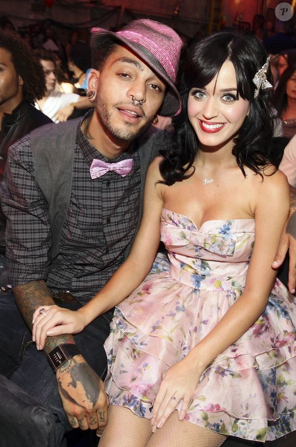 Em 2008, já despontando com I Kissed a Girl, Katy engatou um namoro com Travie McCoy, que durou menos de um ano e teve fim conturbado
