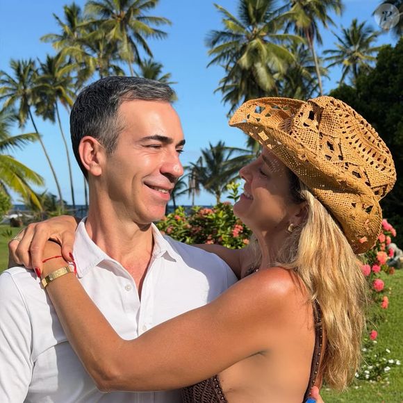 A porta aberta significa que temos paz interior - na foto ilustrativa, Ticiane Pinheiro e César Tralli, casados há oito anos e que já disseram que compartilham com outro a senha do celular