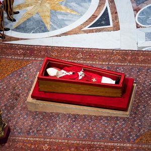Velório do Papa Francisco: 25 fotos mostram corpo do pontífice na basílica de São Pedro e comoção de fiéis. Veja!