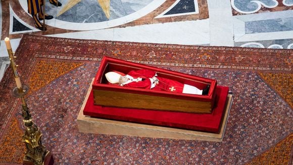 Velório do Papa Francisco: 25 fotos emocionantes mostram corpo do pontífice na Basílica de São Pedro e comoção de fiéis. Veja!