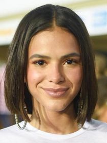 O corte de cabelo chanel reto está de volta à moda para dar um ar mais jovem e apresentar um visual fresco nesta estação