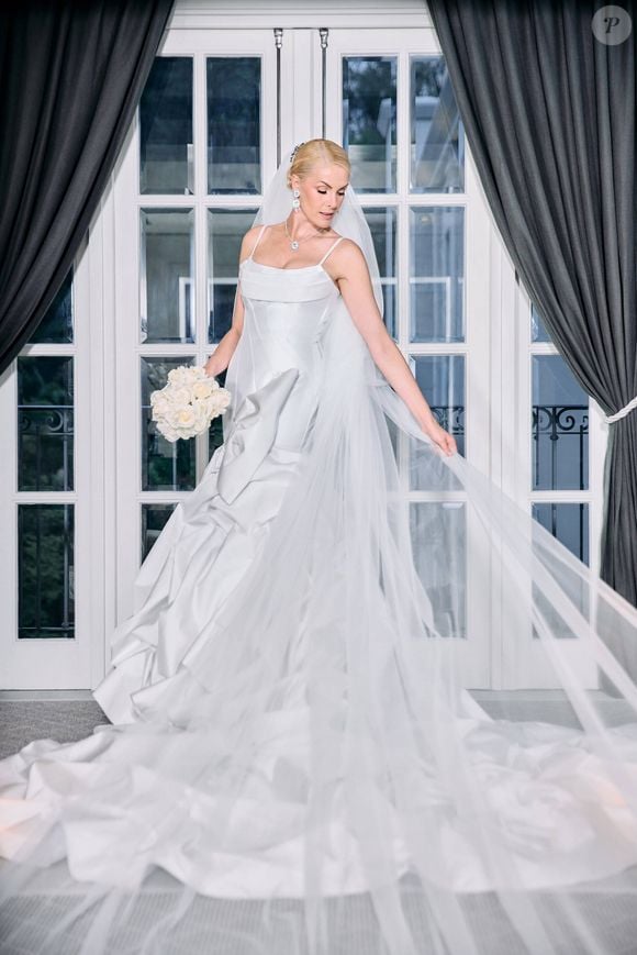 Para o grande dia, Ana Hickmann usou um vestido belíssimo assinado pelo estilista Vitor Zerbinato