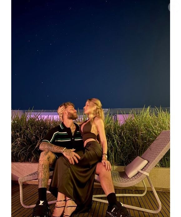 Karoline Lima namora Léo Pereira; jogador do Flamengo é ex de Tainá Costa, que agora se relaciona com Éder Militão, ex de Karoline