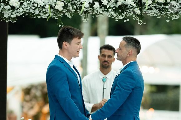 Felipe Suhre e Erick Andrade trocaram juras de amor no altar