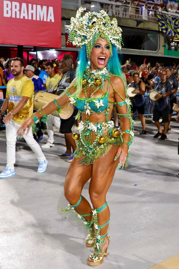 A Rainha de Bateria da Vila Isabel, Sabrina Sato, escolheu uma fantasia de fundo do mar