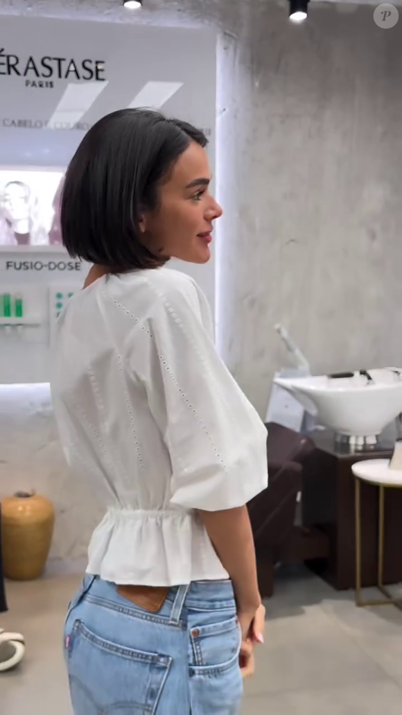 Corte de Bruna Marquezine tem base levemente mais curta atrás e alongada na frente e pontas desfiadas