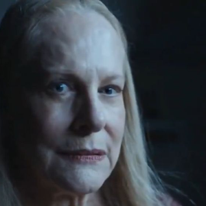 Lucinha Lins retorna ao universo de 'A Viagem', desta vez, como mãe de Diná (Carolina Dieckmmann)