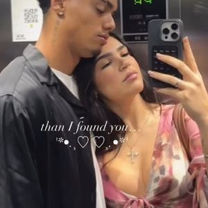 Irmã de Giullia Buscacio namora o jogador de futebol João Assis, filho de Ronaldinho Gaúcho