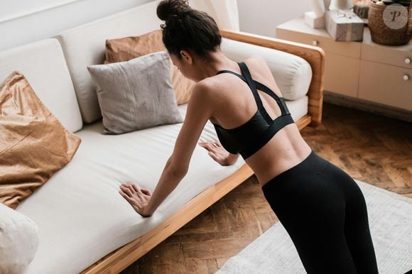 Alguns exercícios, como as flexões, ajudam a manter os tríceps bem definidos e evitar a flacidez