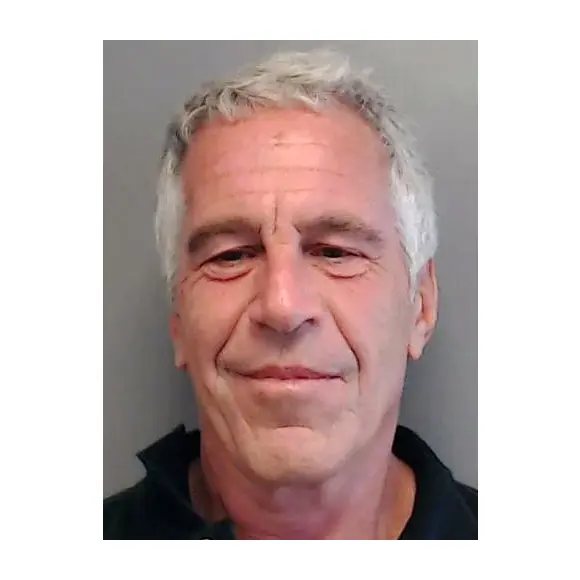 Jeffrey Epstein foi preso em 2019, mas tirou a própria vida antes do julgamento, segundo a versão oficial