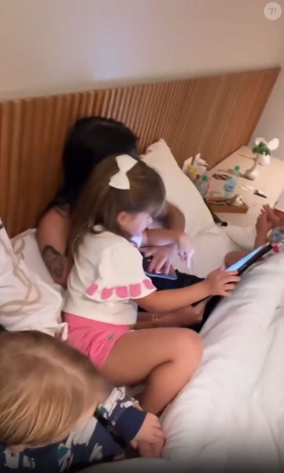 Ana Castela assistiu vídeo com Maria Alice e Maria Flor