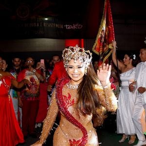 Lexa contou que a Dragões já havia feito o convite anos atrás, mas que a Unidos da Tijuca exigia exclusividade