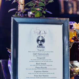 A festa de Ticiane Pinheiro reuniu gastronomia sofisticada e atmosfera de discoteca retrô