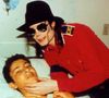 Michael Jackson visitou o menino no hospital um dia após o atropelamento