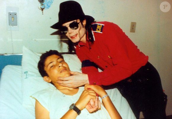 Michael Jackson visitou o menino no hospital um dia após o atropelamento