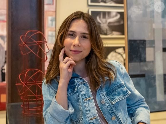 Lucélia (Daphne Bozaski) vivendo seu personagem em 'Três Graças'