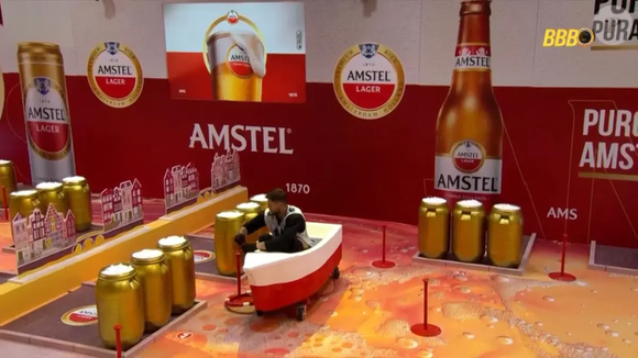 Jonas foi desclassificado após burlar uma regra e segurar no pino vermelho o que era proibido