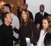 Filha de Xuxa, Sasha Meneghel atraiu fãs e fotógrafos na inauguração da nova loja da Mondepars, sua marca de moda, em São Paulo