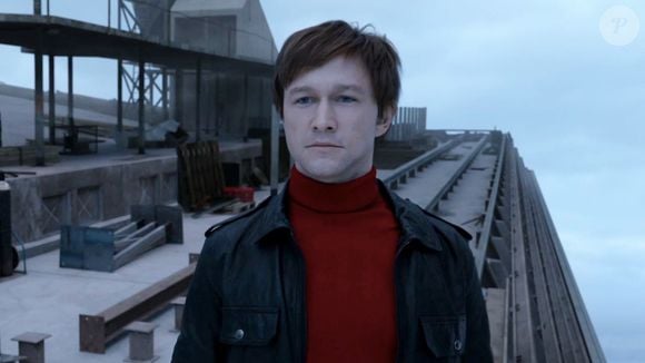 'A Travessia' conta a história real do equilibrista Philippe Petit, que em 1974 desafiou todas as regras ao andar em um fio entre as Torres Gêmeas em Nova York