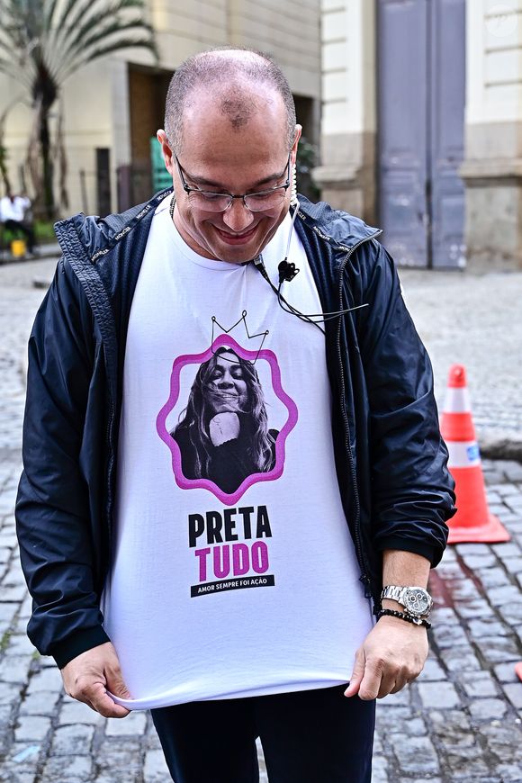 Velório de Preta Gil: Michel Diamant usa camiseta em homenagem à Preta Gil, na despedida no Theatro Municipal do Rio.