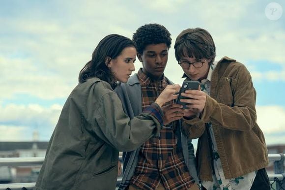 'O Refúgio' segue Mickey Bolitar, um adolescente cuja muda drasticamente depois de um acidente que mata seu pai e deixa sua mãe profundamente traumatizada