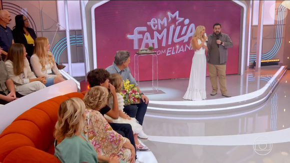 Durante a estreia do 'Em Família', Eliana emocionou-se com uma homenagem à sua trajetória e virou assunto na web após uma frase sobre o marido