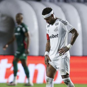 Neymar sofreu uma nova lesão durante um jogo do Santos contra o Palmeiras na última quarta-feira (02/09)