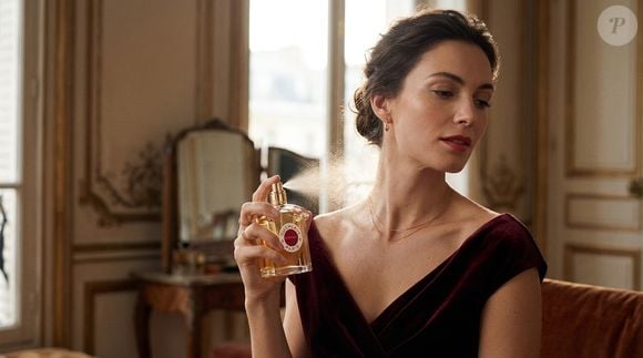 O nome Samsara tem um significado especial: representa o "renascimento eterno" em sânscrito. A escolha reforça o simbolismo da fragrância da Guerlain, lançada originalmente em 1989 e desenvolvida com uma combinação de matérias-primas como jasmim, sândalo, ylang-ylang e baunilha