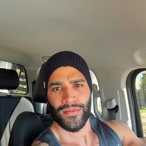 Gusttavo Lima já chegou a cantar em Barretos por mais de 5 horas. A matemática é direta: quanto mais tempo o artista fica no palco, mais o público consome e mais o bar da festa fatura