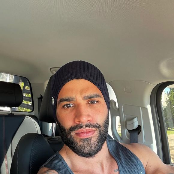 Gusttavo Lima já chegou a cantar em Barretos por mais de 5 horas. A matemática é direta: quanto mais tempo o artista fica no palco, mais o público consome e mais o bar da festa fatura