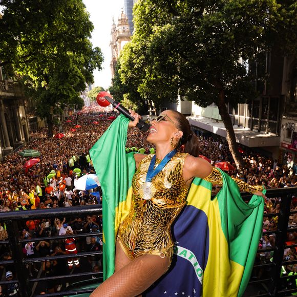 Bloco da Anitta Carnaval 2025: funkeira fez homenagem à medalha de ouro de Rebeca Andrade na Olimpíada 2024