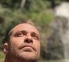 Diogo Nogueira precisou cancelar apresentações após ser diagnosticado com disfonia intensa causada por uma infecção viral que comprometeu suas cordas vocais. O cantor seguirá em repouso