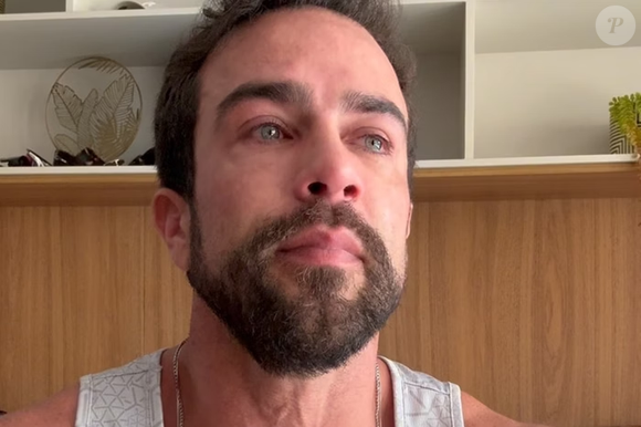 Erasmo Viana chorou em vídeo publicado nas redes sociais ao compartilhar com seus seguidores que venceu vícios relacionados à pornografia, ao uso de maconha e, mais recentemente, à medicação para tratar o Transtorno do Déficit de Atenção com Hiperatividade (TDAH).