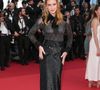Marina Ruy Barbosa usou um vestido longo com transparência ousada Giorgio Armani Privé da coleção primavera-verão 2023 no tapete vermelho do Festival de Cannes
