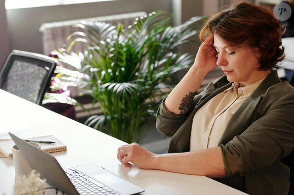 Estudos mostram que as mulheres estão optando por terem filhos mais tarde, o que refletiu na queda de natalidade no Brasil. Outros fatores também se devem à excessiva carga das atividades domésticas, onde muitos homens não auxiliam.