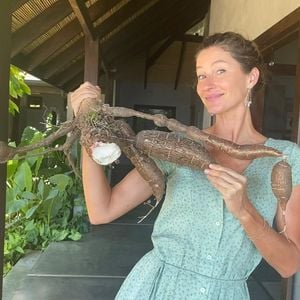 Gisele Bündchen contou, no livro 'Nutrir', que um dos motivos para ter voltado a consumir carne é a saudade que tinha de comer churrasco com o pai na infância