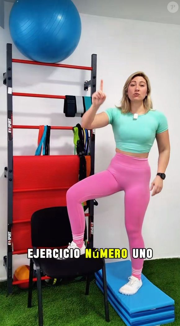 A instrutora do canal @tufisio24horas no Tiktok ensinou 3 exercícios para o fortalecimento dos glúteos.